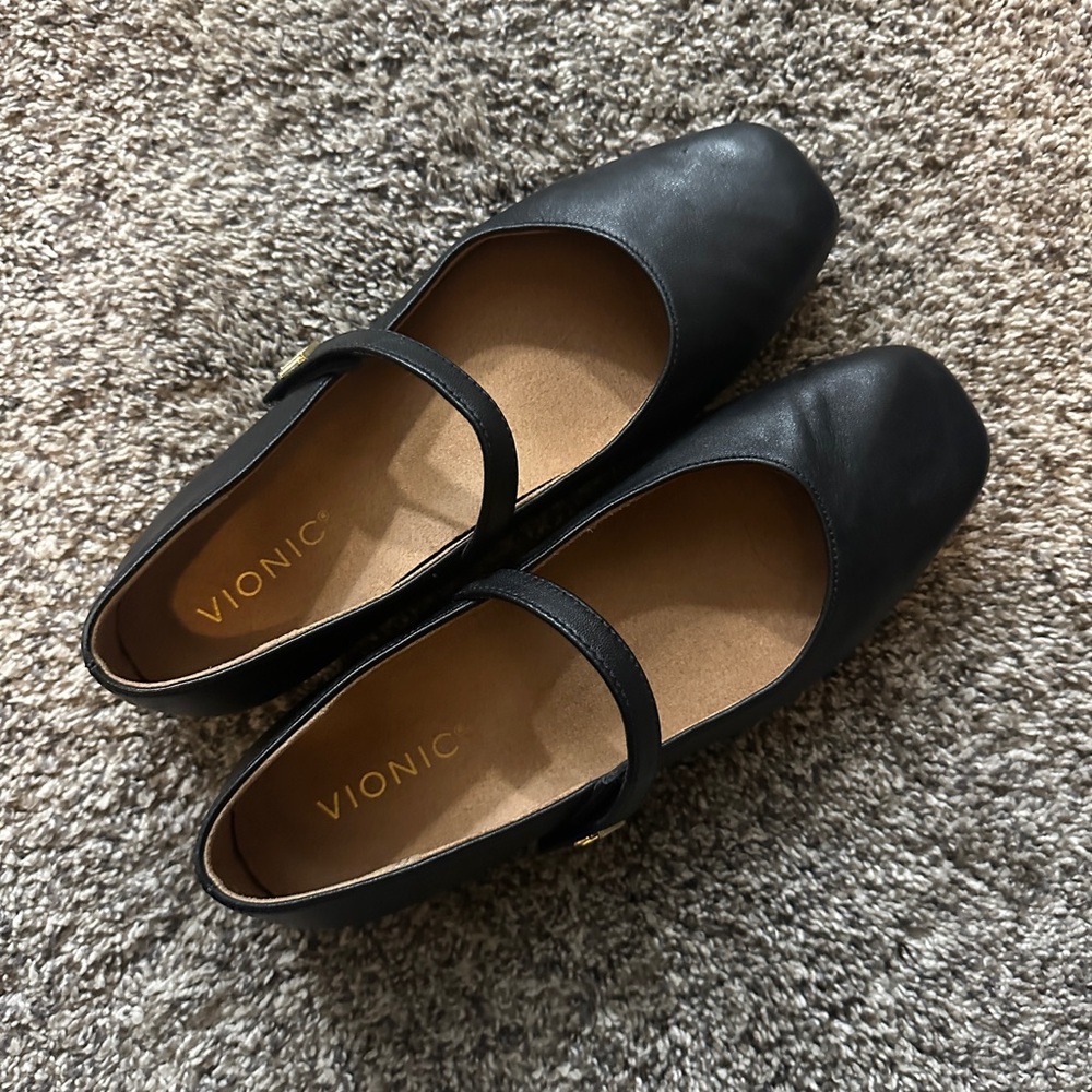 Vionic Women's Classic Black Mary Jane Flats